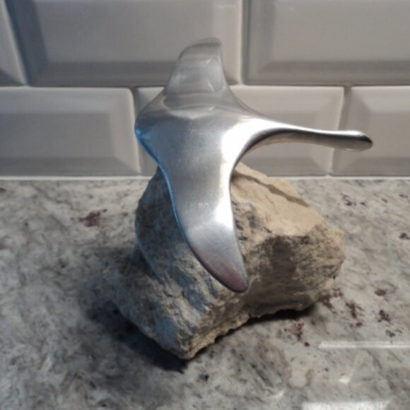 HOSELTON bird figurine on rock - Picture 3 of 7